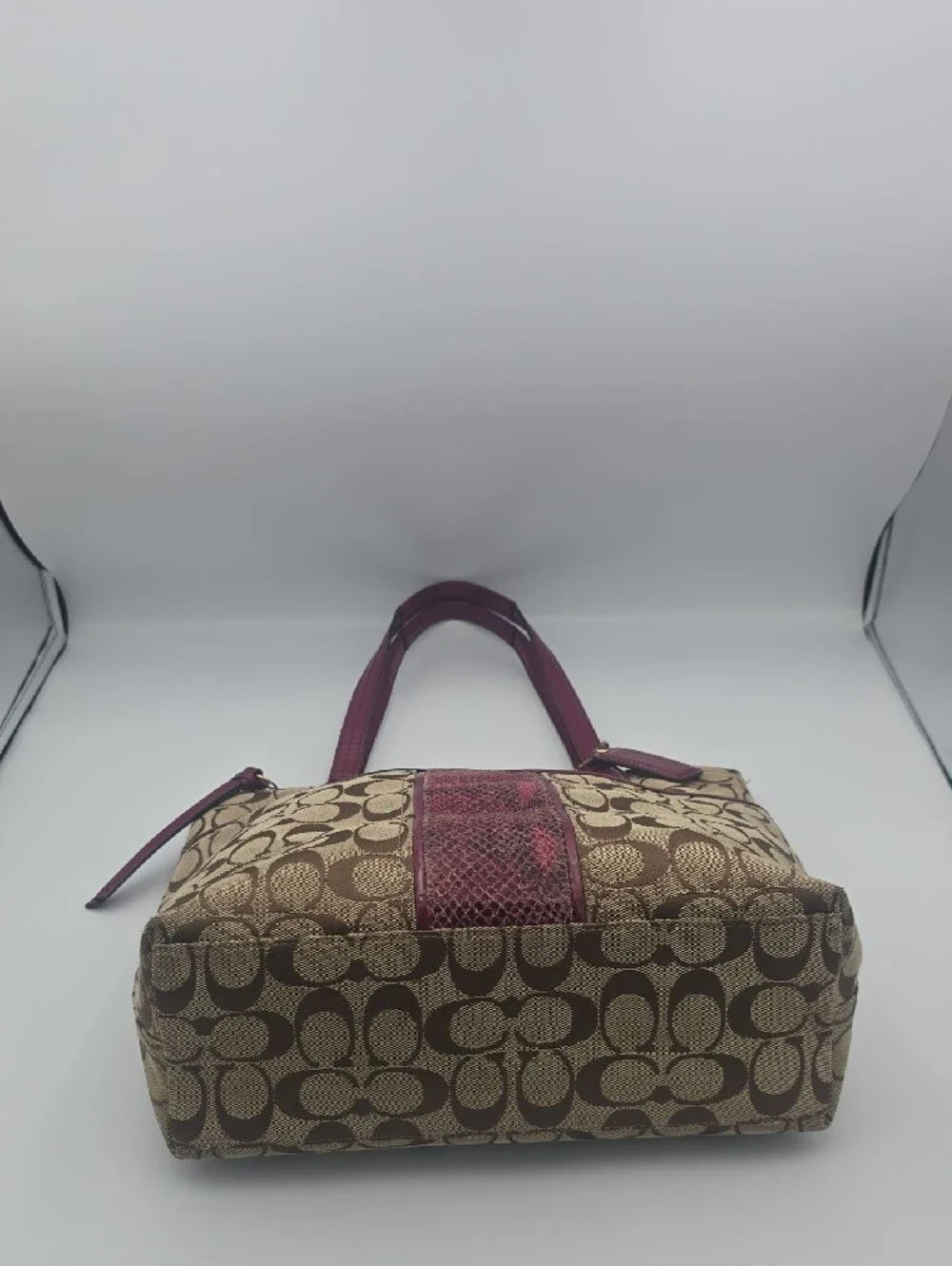 Coach Beige/Tan Signature Canvas Medium Tote W/ Burgundy Python Trim (GOOD) 💖✨️